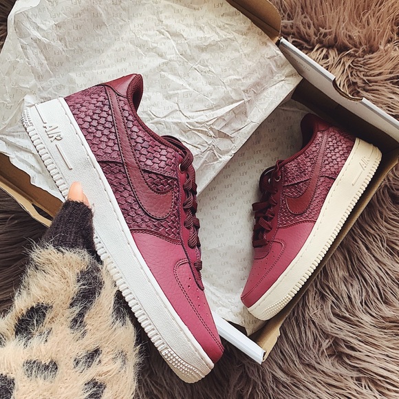Nike Shoes - Nike air force 1 lv8 sneakers